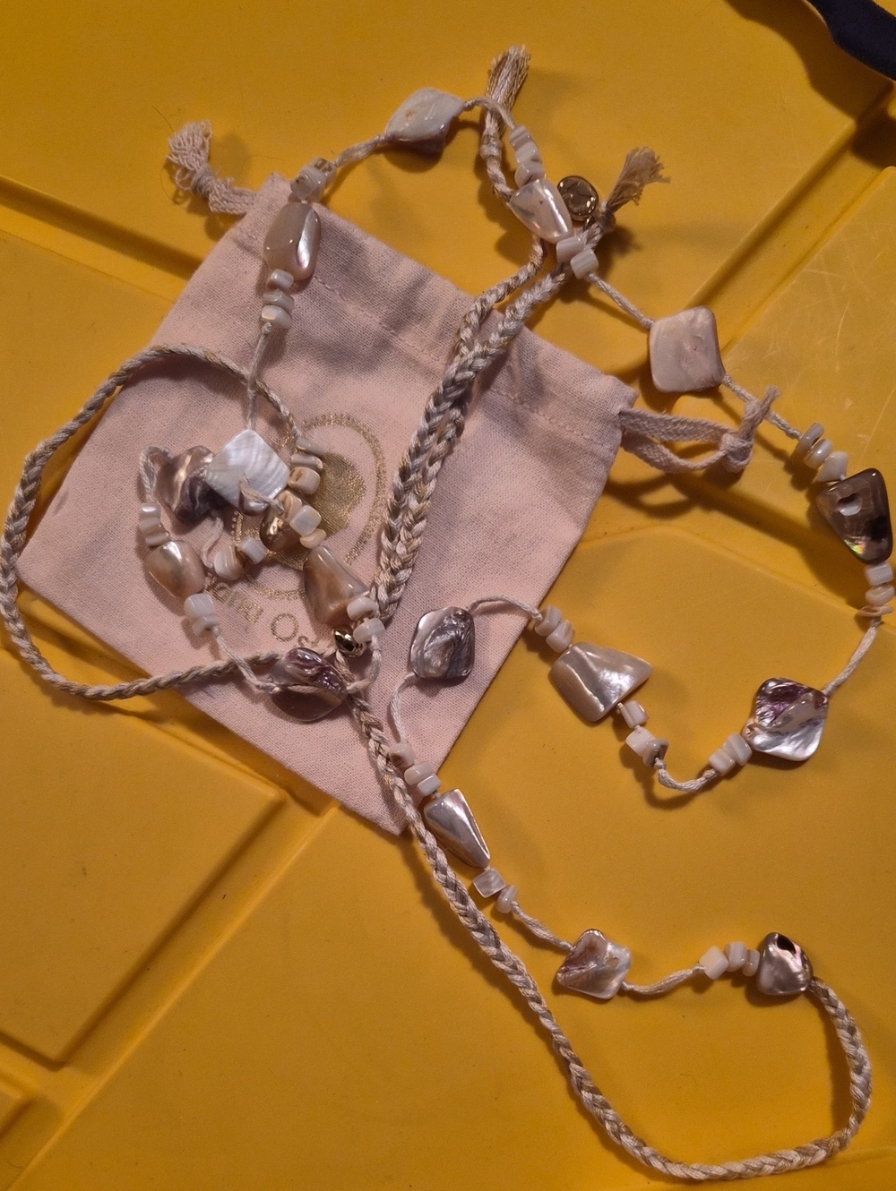 Mother of Pearl Beige Shell Long Necklace - Free people ariana ost